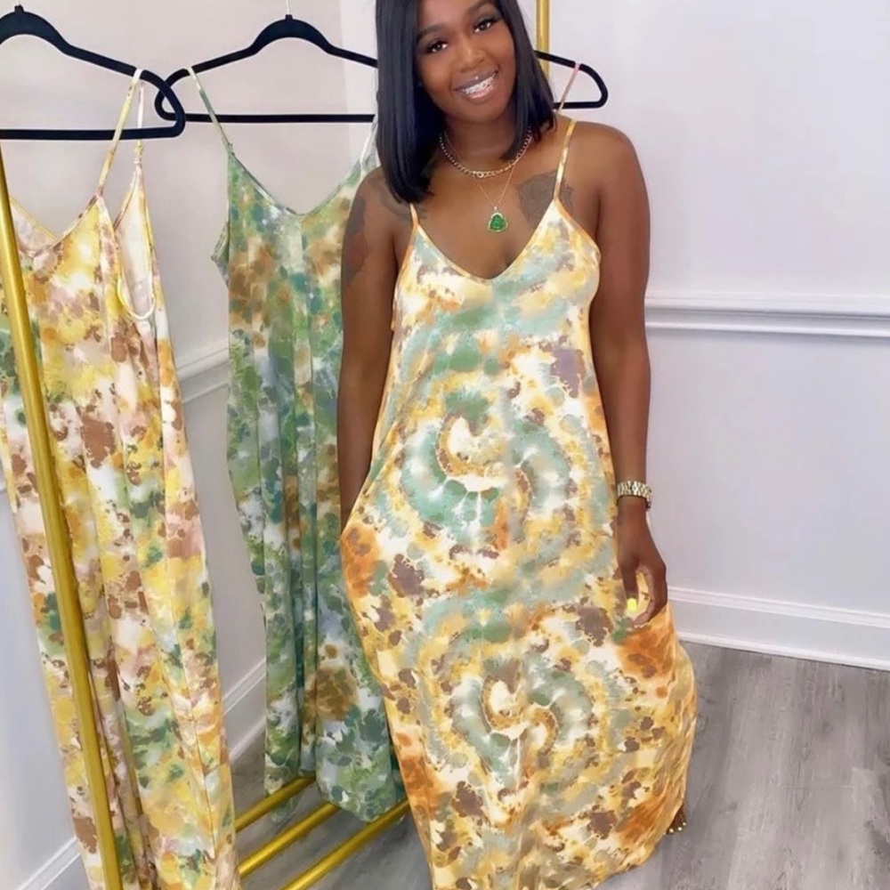 Sleeveless Tie Dye Maxi Dress with Pockets adjustable straps Size Medium